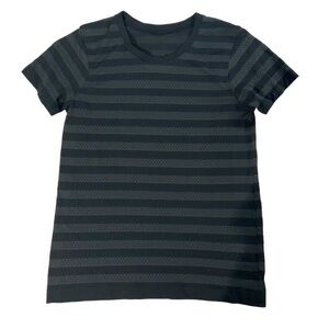 Lululemon Women’s Black / Gray Striped Tech Shirt Top Sz 6